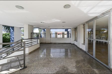 Apartamento à venda com 280m², 5 quartos e 3 vagas Apartamento à venda com 280m², 5 quartos e 3 vagasEntrada