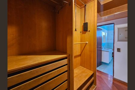 Casa à venda com 350m², 4 quartos e 6 vagasCloset da suíte 1