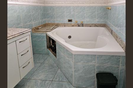Casa à venda com 350m², 4 quartos e 6 vagasBanheiro da Suíte 1