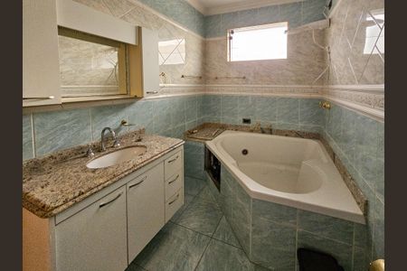 Casa à venda com 350m², 4 quartos e 6 vagasBanheiro da Suíte 1