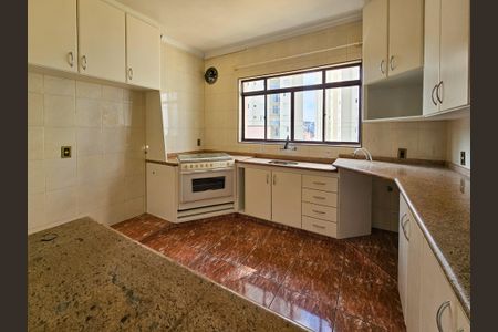 Casa à venda com 350m², 4 quartos e 6 vagasCozinha