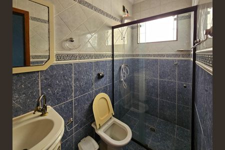 Casa à venda com 350m², 4 quartos e 6 vagasBanheiro da Suíte 2