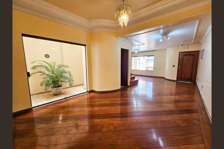 Sala de casa à venda com 4 quartos, 350m² em Vila Curuçá, Santo André
