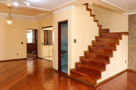 Casa à venda com 350m², 4 quartos e 6 vagasSala