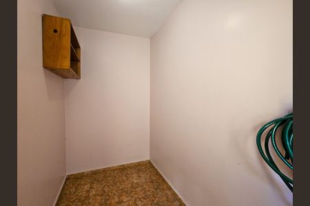 Casa à venda com 350m², 4 quartos e 6 vagasArea de Churrasco - Quartinho