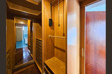 Casa à venda com 350m², 4 quartos e 6 vagasCloset da suíte 1