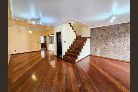 Casa à venda com 350m², 4 quartos e 6 vagasSala