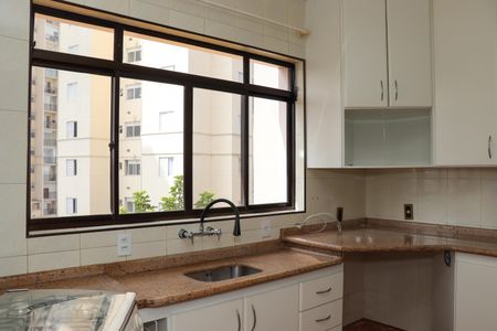 Casa à venda com 350m², 4 quartos e 6 vagasCozinha