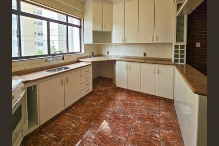 Casa à venda com 350m², 4 quartos e 6 vagasCozinha