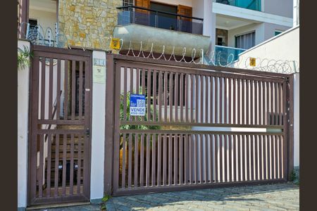 Casa à venda com 350m², 4 quartos e 6 vagasFachada