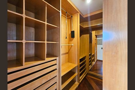 Casa à venda com 350m², 4 quartos e 6 vagasCloset da suíte 1