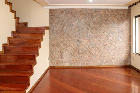 Casa à venda com 350m², 4 quartos e 6 vagasSala