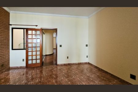 Casa à venda com 350m², 4 quartos e 6 vagasSala