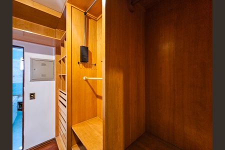 Casa à venda com 350m², 4 quartos e 6 vagasCloset da suíte 1