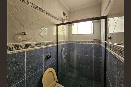 Casa à venda com 350m², 4 quartos e 6 vagasBanheiro da Suíte 2