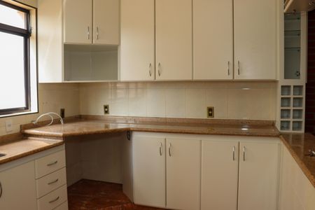 Casa à venda com 350m², 4 quartos e 6 vagasCozinha