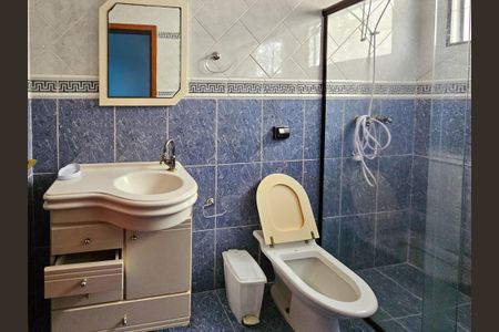 Casa à venda com 350m², 4 quartos e 6 vagasBanheiro da Suíte 2