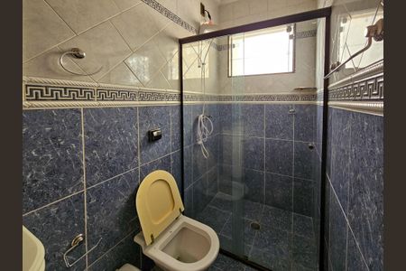 Casa à venda com 350m², 4 quartos e 6 vagasBanheiro da Suíte 2