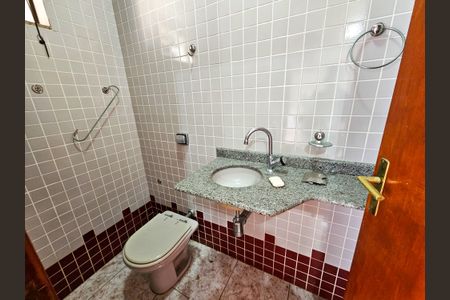 Casa à venda com 350m², 4 quartos e 6 vagasBanheiro