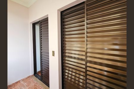Casa à venda com 350m², 4 quartos e 6 vagasVaranda Suíte 3
