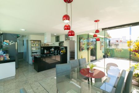 Apartamento à venda com 249m², 4 quartos e 2 vagas