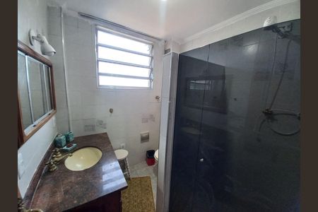 Banheiro de apartamento para alugar com 1 quarto, 48m² em Morro dos Barbosas, São Vicente
