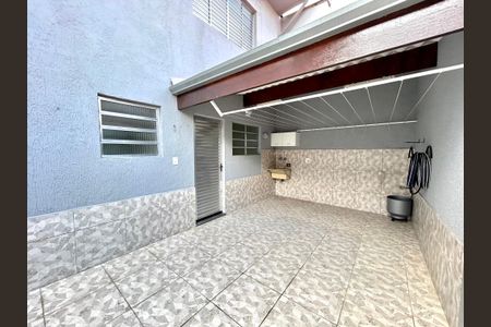 Casa para alugar com 118m², 2 quartos e 1 vaga Casa para alugar com 118m², 2 quartos e 1 vagaQuintal e Área de Serviço