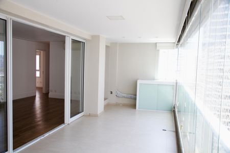 Apartamento para alugar com 134m², 3 quartos e 2 vagasVaranda