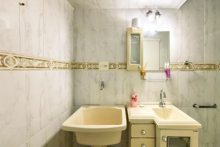 Studio para alugar com 28m², 0 quarto e sem vaga Studio para alugar com 28m², 0 quarto e sem vagaBanheiro