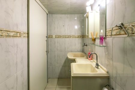 Studio para alugar com 28m², 0 quarto e sem vaga Studio para alugar com 28m², 0 quarto e sem vagaBanheiro
