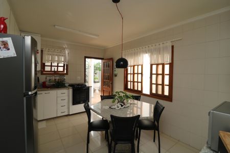 Casa à venda com 158m², 3 quartos e 2 vagasCozinha
