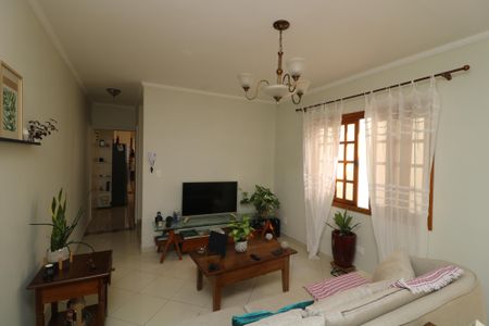Casa à venda com 158m², 3 quartos e 2 vagasSala