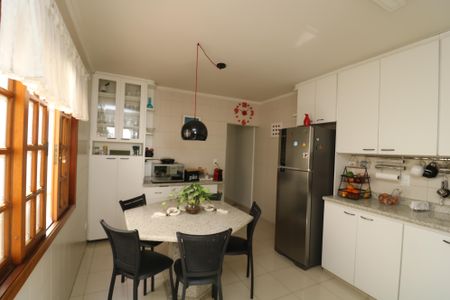 Casa à venda com 158m², 3 quartos e 2 vagasCozinha