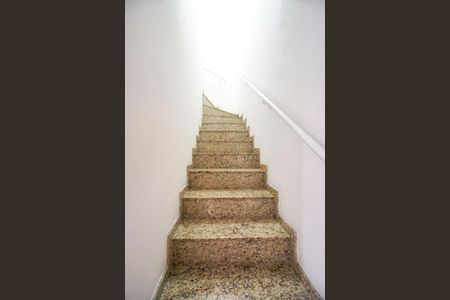 Apartamento à venda com 62m², 2 quartos e 1 vagaEscada