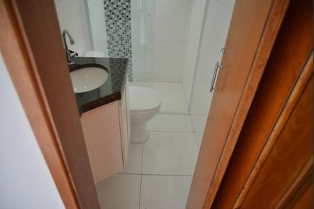 Casa para alugar com 130m², 3 quartos e 2 vagasBanheiro Social