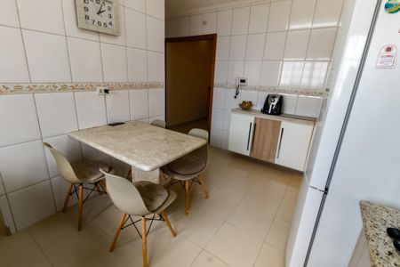 Casa para alugar com 141m², 3 quartos e 2 vagas Casa para alugar com 141m², 3 quartos e 2 vagasCozinha - Armários