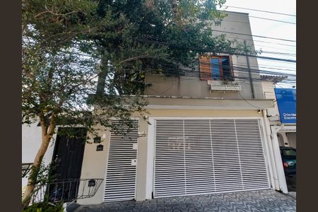 Casa para alugar com 141m², 3 quartos e 2 vagas Casa para alugar com 141m², 3 quartos e 2 vagasFachada