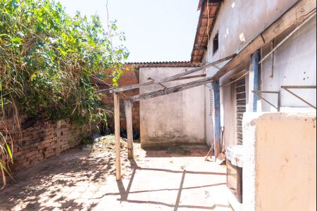 Casa à venda com 190m², 2 quartos e 1 vaga Casa à venda com 190m², 2 quartos e 1 vagaQuintal