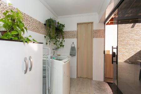 Casa à venda com 136m², 3 quartos e 1 vagaÁrea de Serviço 