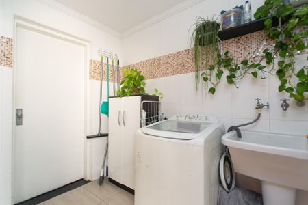 Casa à venda com 136m², 3 quartos e 1 vagaÁrea de Serviço 