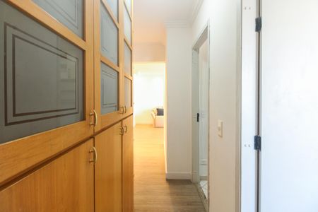 Apartamento para alugar com 85m², 3 quartos e 2 vagasCorredor de Acesso aos Quartos 