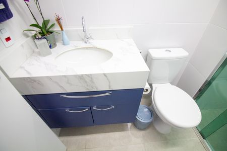 Banheiro social de apartamento à venda com 2 quartos, 44m² em Santo Amaro, São Paulo