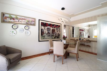 Casa para alugar com 244m², 3 quartos e 2 vagasSala