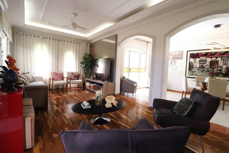 Casa para alugar com 244m², 3 quartos e 2 vagasSala