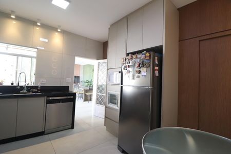 Casa para alugar com 244m², 3 quartos e 2 vagasCozinha