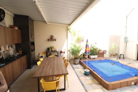 Casa para alugar com 244m², 3 quartos e 2 vagasPiscina