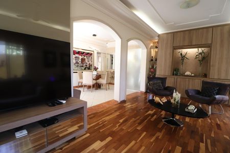 Casa para alugar com 244m², 3 quartos e 2 vagasSala