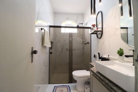 Casa para alugar com 244m², 3 quartos e 2 vagasBanheiro Social