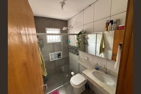 Casa à venda com 155m², 3 quartos e 1 vagaBanheiro - Casa 1