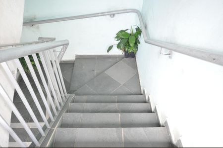 Apartamento para alugar com 89m², 2 quartos e sem vagaEscada de acesso